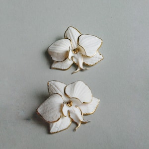White Orchid earrings. Elegant wedding . Minimalistic earrings with flower