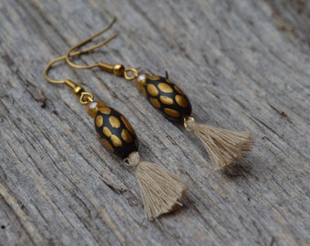 LEHUA - Boucles d’oreilles en bois avec motif noir et doré