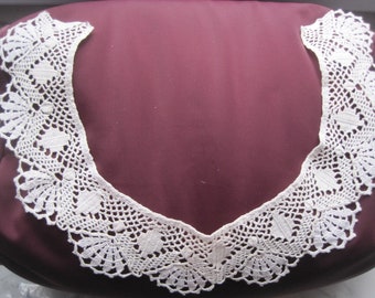 Semi-circular lace collar, trim, vintage unused 70s,