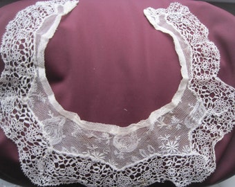 semi-circular lace collar, trimming, very delicate, vintage unused 70s,