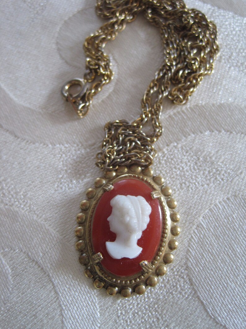vintage medallion chain kamee motif image 2