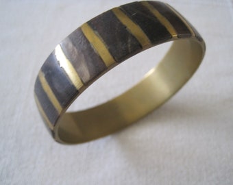 bracelet brass, with dark stripes