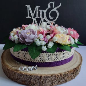 Mr & Mrs Geldgeschenk zur Hochzeit - Blumengesteck auf Holzscheibe- handgefertigte Hochzeitsdeko
