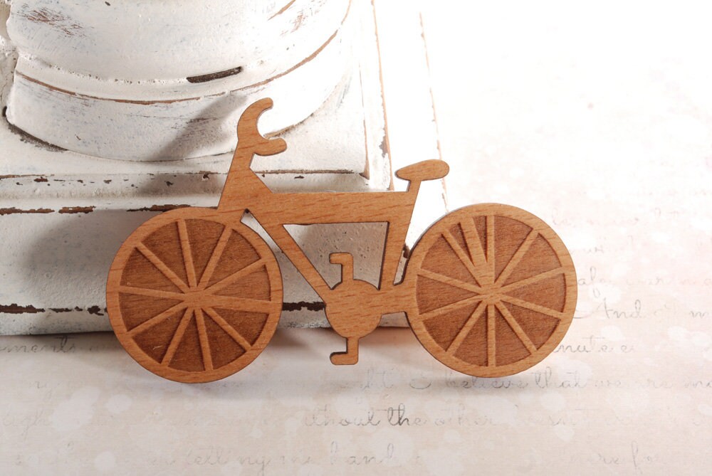 Beukenhouten fietsbroche: lasergesneden biologisch cadeau