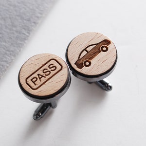 Gepersonaliseerde houten manchetknopen - rijbewijspas - huwelijkscadeau voor hem - hout 5e verjaardag - Vaderdagcadeau - nieuwe bestuurder gefeliciteerd