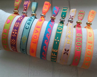 Armband Amour, Love, Herz, Text, zart, Wort, Good vibes, Spruch, Message, Schrift, schlicht, boho, dezent, gewebt, Ibiza, Happy, Welle, Wave