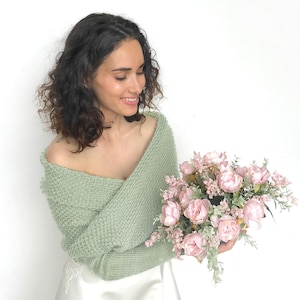 Hochzeitspullover salbeigrün, umwandelbare Hochzeitsjacke, salbeigrüner Überwurf, Hochzeitsjacke, gestrickter Bolero, grüner Brautschal mit Armen