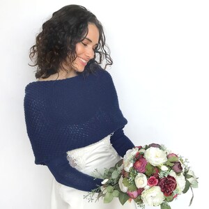 Pull de mariée bleu foncé, veste de mariage convertible, haussement d'épaules de mariage, camouflage bleu, boléro de mariage, écharpe tricotée bleu marine avec bras image 2