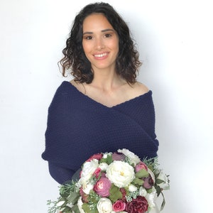 Pull de mariée bleu foncé, veste de mariage convertible, haussement d'épaules de mariage, camouflage bleu, boléro de mariage, écharpe tricotée bleu marine avec bras image 5