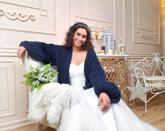 Cardigan de mariée bleu foncé, veste de mariée en mohair, pull de mariée, veste de mariage, haussement d'épaules tricoté, manteau de mariée en mohair, pull en tricot bleu marine