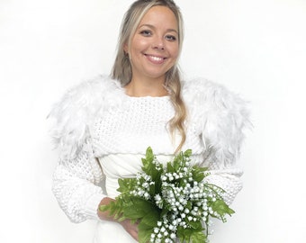 White bridal shrug with feather epaulettes, Merino bridal sweater, Convertible wedding jacket, Cover Up, Stole, Knitted shrug bride white.