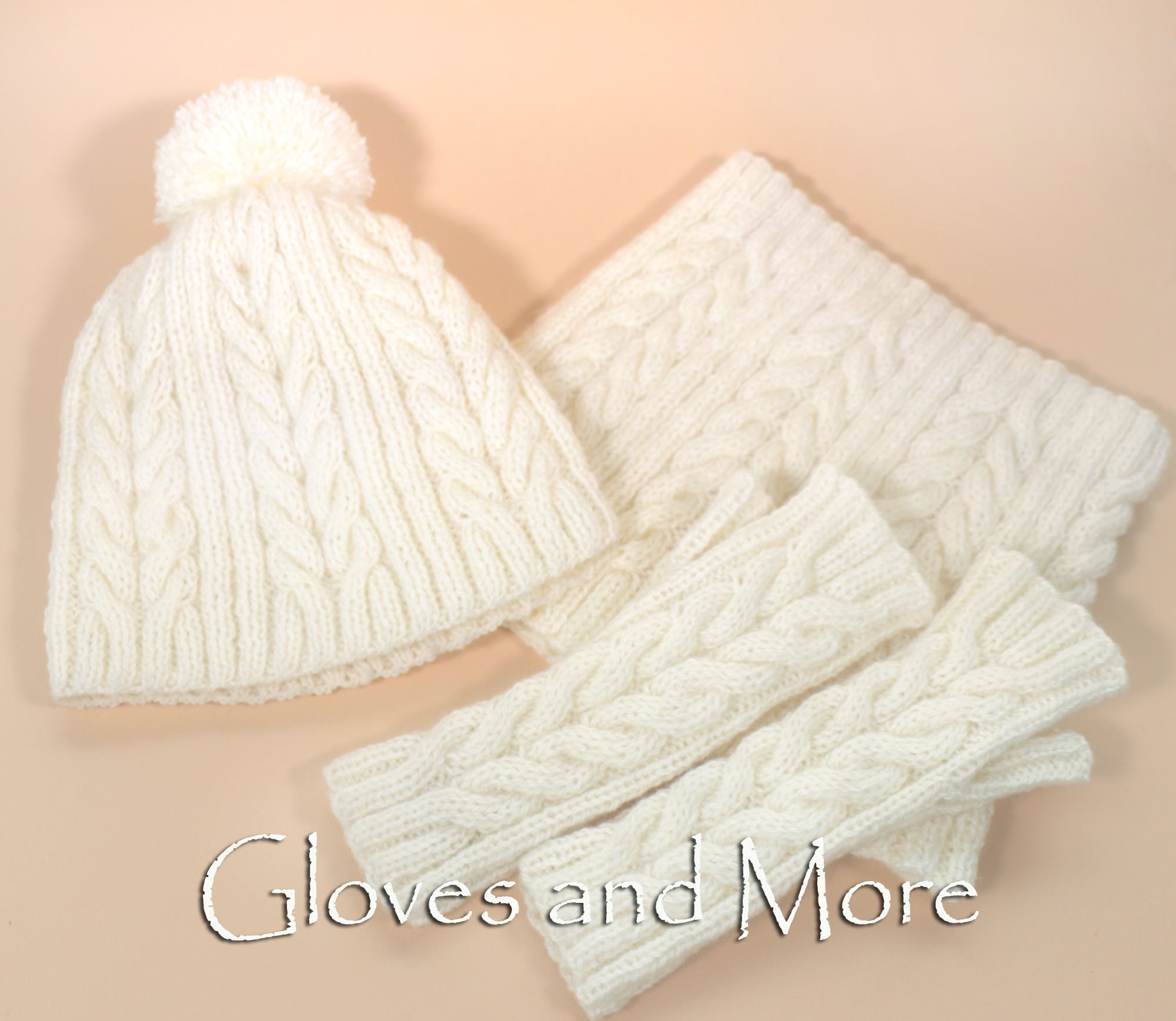 Offwhite beanie with matching fingerless gloves Women main image 3