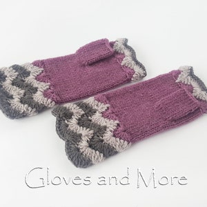 Fingerless gloves, Knitted and Crocheted Gloves, Fingerless Hand Warmers, Wrist Warmers, Mauve Gloves, Christmas gift, Gift for Woman imagem 6