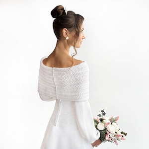 winter dress cover The Brides Guide to Winter Wedding Cover Ups