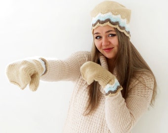 Beige Strick Set Beige Strick Beanie und Handschuhe Tan Womans Winter Set gehäkelt Herbst Winter Set Hand gestrickte Mütze Weihnachtsgeschenk für Sie