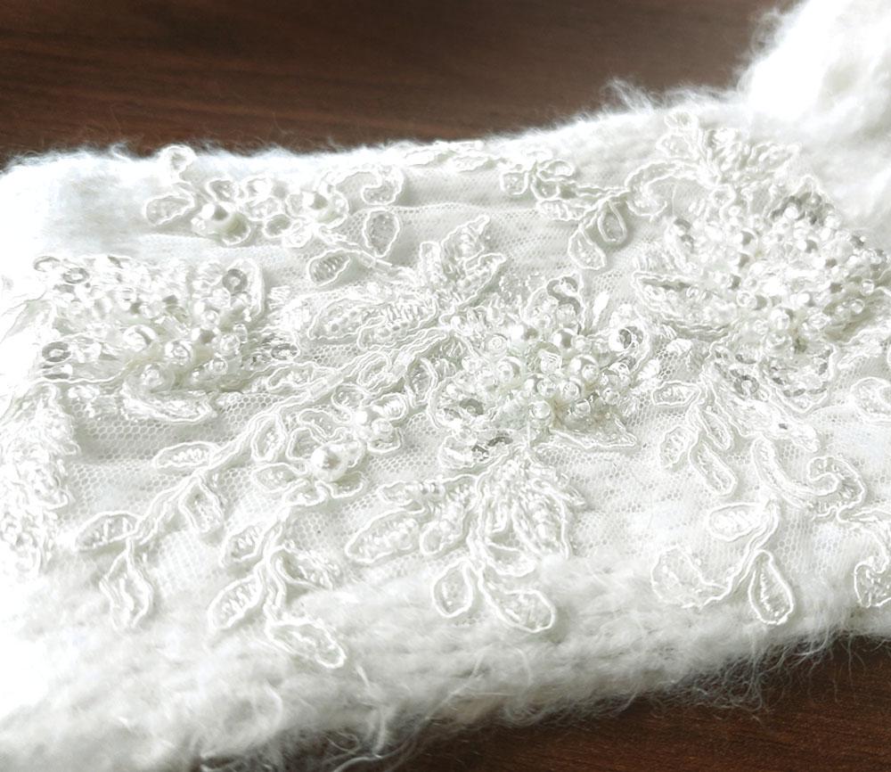 ホワイトニットブライダルショール：ラインストーン刺繍入りの柔らかな