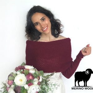 Brautpullover aus Merinowolle, bordeauxfarbener Brautpullover, Hochzeit Shrug, Hochzeit Bolero, gestrickter Schal mit Ärmeln für Winterhochzeit Bild 1