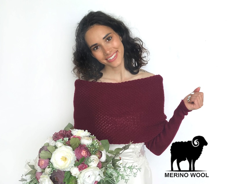 Brautpullover aus Merinowolle, bordeauxfarbener Brautpullover, Hochzeit Shrug, Hochzeit Bolero, gestrickter Schal mit Ärmeln für Winterhochzeit Bild 1