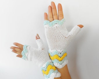 Fall Fingerless gloves White Wrist Warmers White Gloves Fingerless Hand Warmers Knitted and Crocheted Girls gloves Christmas gift