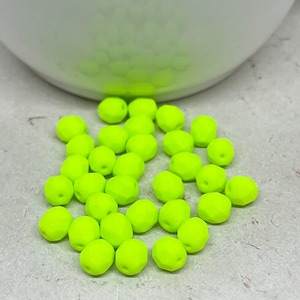 50 St. Böhmische Glasschliffperlen 6mm Glasperlen, Neon Farben Neon Olivin