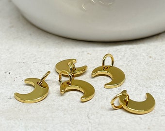 5 pcs brass moon pendants, gold-plated crescent moon pendants