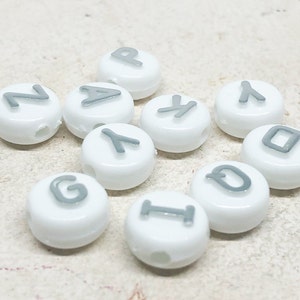 100 Buchstabenperlen weiß silber, Weiße Buchstaben, 10mm Buchstabenperlen