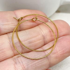 IP ion coating 6 pieces stainless steel hoop earrings, 3 pairs of hoop earrings 316L stainless steel gold-colored 30mm