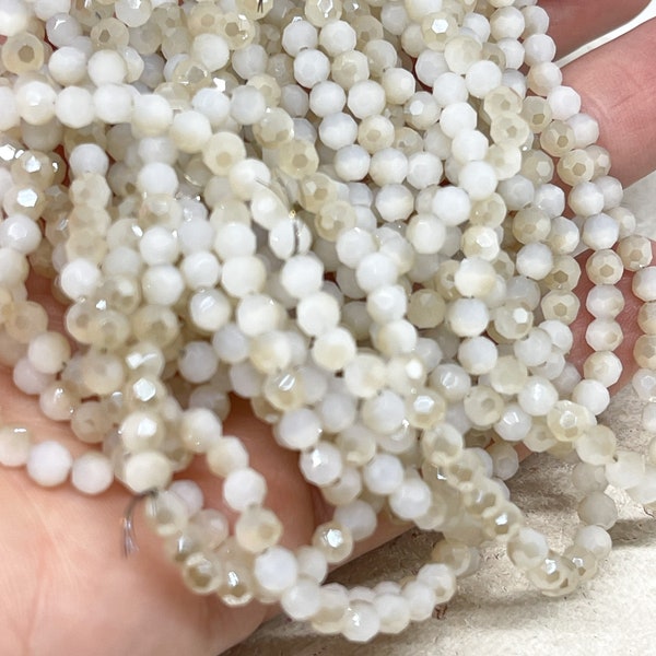 Kristallperlen 4mm, 95 St., facettierte Perlen, Off white Beige ab Opak Nr. HR04