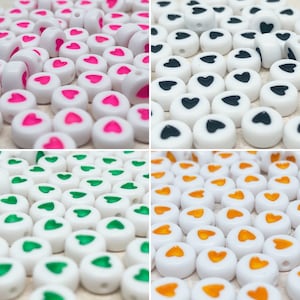 50 St. Weiße Acrylperlen mit Herz, Weiße Perlen 7mm, Buchstabenperlen mit Herz, verschiedene Farben, Herzen Schwarz, Herzen Pink, Herz Gelb