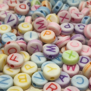 100 Buchstabenperlen, Buchstaben 7mm, Alphabetperlen Farben Mix, verschiedene pastel Farben, Bunte Buchstabenperlen