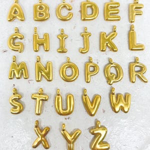 Initialen Anhänger, Alphabet Perlen A-Z, Edelstahl vergoldete Buchtaben Anhänger, Ballonbuchstaben