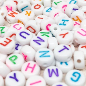 100 St. Buchstabenperlen, Buchstaben 7mm, Alphabetperlen Farben Mix, verschiedene Farben, Pastel Bunte Buchstabenperlen