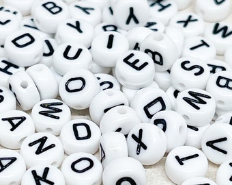 100 St. Buchstabenperlen, Weiße Buchstaben 7mm Buchstabenperlen