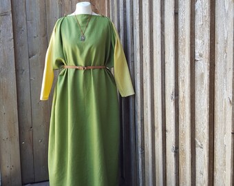 Celtic peplos of green linen, hand-sewn, re-enactment, Living History