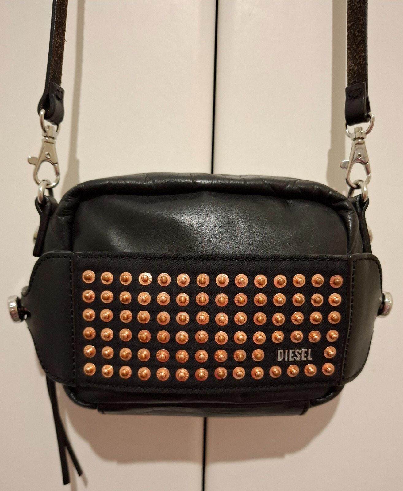 バッグ DIESEL Y2K Leather Handbag Studs Black DIESEL Y2K Leather Handbag Studs Black 【公式通販】