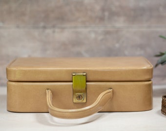 Vanity Case. Weekend. Cabin Baggage. Beige. Under Bed. Sustainable Storage Solution. Vintage 1970s