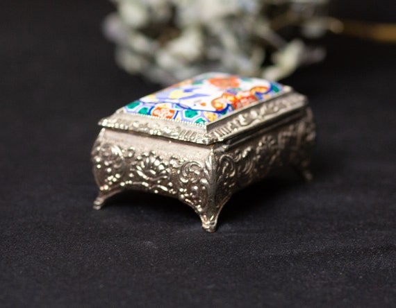 Japanese Lidded Chest. Warm Silver Metal. Ring Br… - image 3