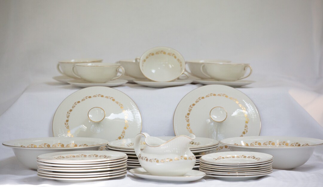 Royal Doulton 'fairfax' Tea Dinner Set. 8 Person Place Setting. 39
