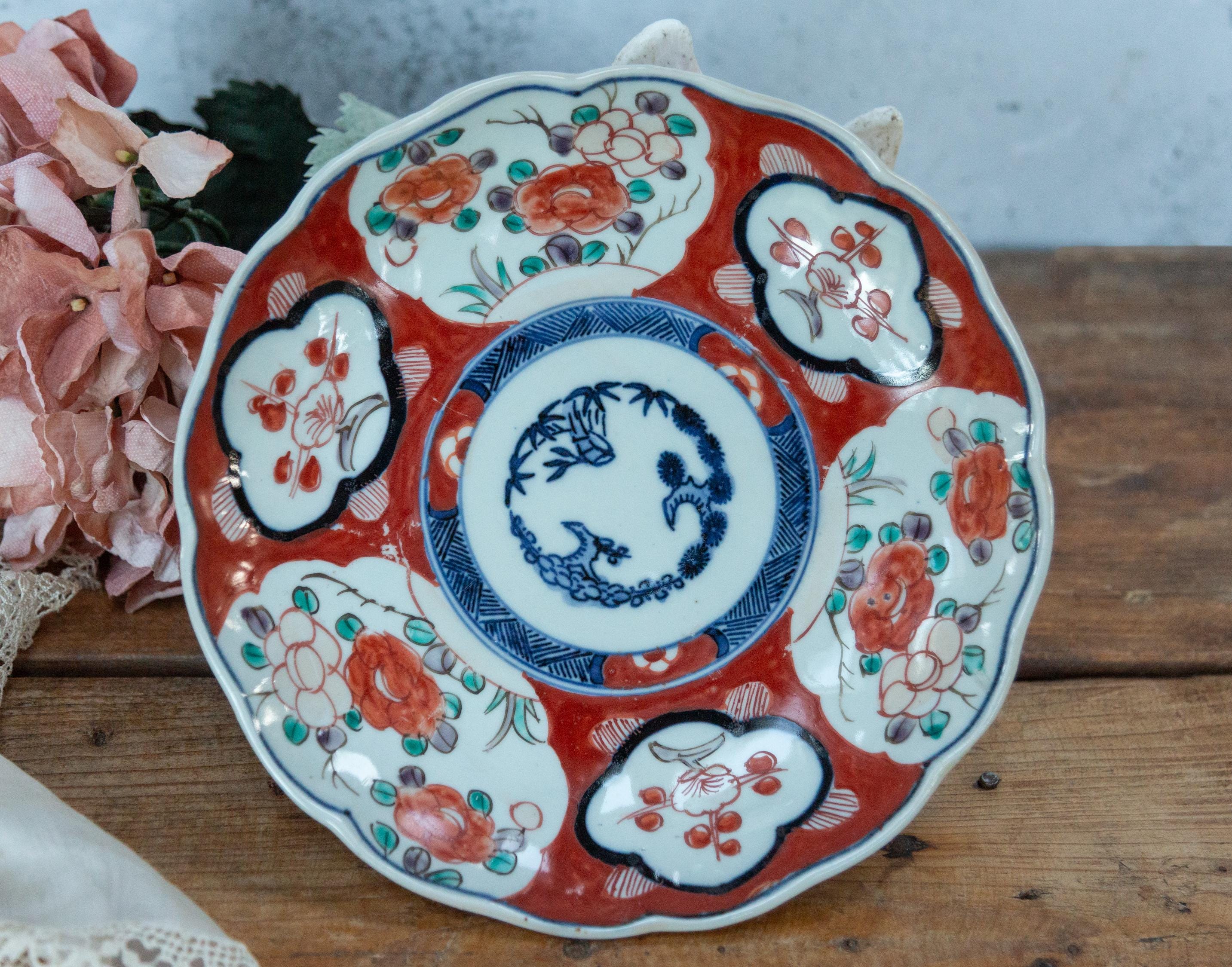 Antique Japanese Imari Plate: Hand-Painted Floral Decor, 1800s