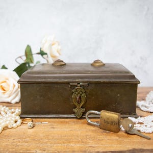 Brass Cash Box. Lockable. With Padlock. Green Tone. Sectioned Tray. Jewellery. Antique Decor C1910. 1920