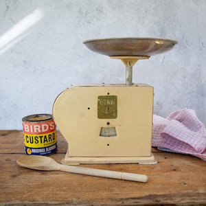 Kitway Metal Scales & Weighing Dish. Cream Colour. Working. Imperial Pounds Ounces. Vintage Kitchen Decor 1950s