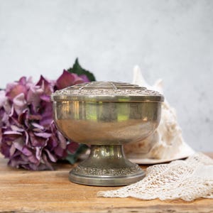 Ianthe Aged Silver Plated Rose Bowl. Original Frog. Patinated Metal Vase. Pedestal. Bouquet. Flower Arrangement. Vintage Decor C1950