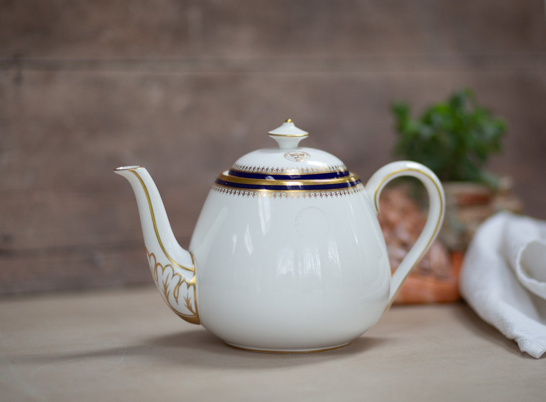 Spode Knightsbridge Teapot. Y5783. White Blue Gold. Special Commission