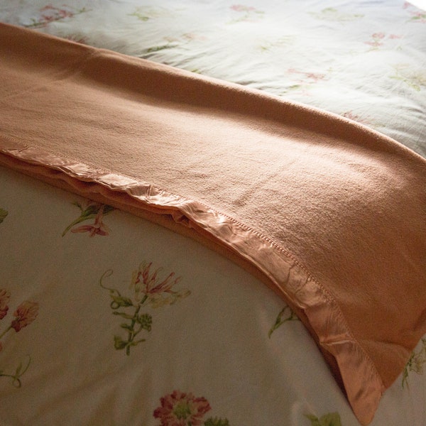 Witney Blanket. Light Pink. Bed Runner. Satin Edge. Warm. Double. Single. 70in x 84in. Made In England. Vintage 1950s