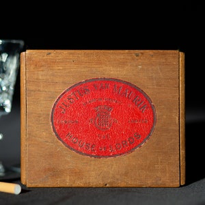 Portasigari della Camera dei Lord. Scatola di sigarette in legno. Articolo parlamentare inglese. Palazzo di Westminster. Tavolo. Vintage Tobacciana anni '60
