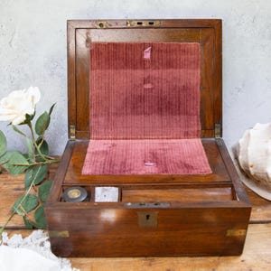 Ladies Antique Writing Slope. Wooden. Brass Inlay. Lockable No Key. Ink Well. Times Nib 531. Storage. Victorian Edwardian Office C1900