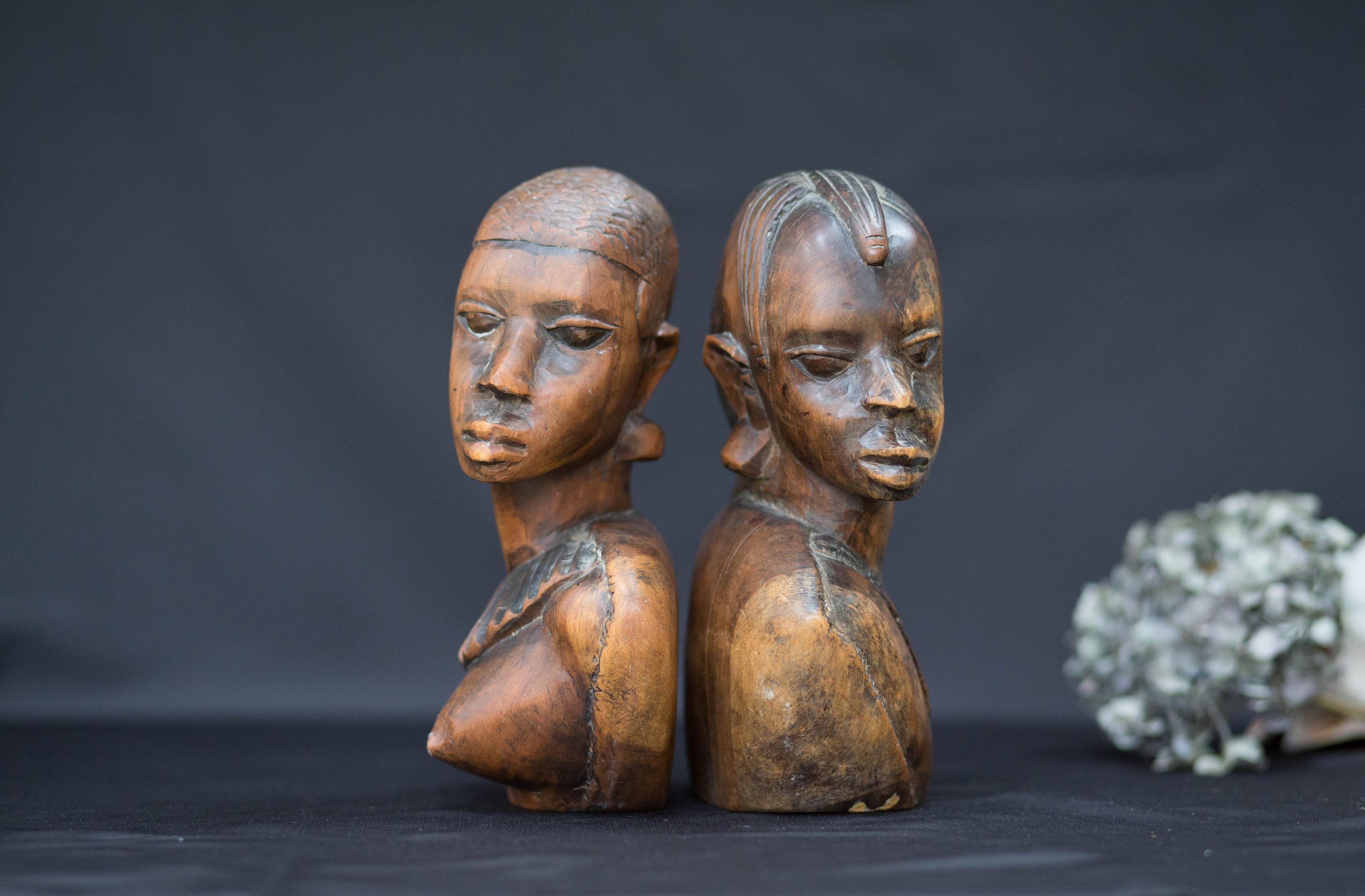 50s ビンテージ 木彫り 彫刻 女性像 胸像 バスト ハンドメイド 当時物 アフリカの木製女性像：ペア、2体；胸像、1960年代のヴィンテージ装飾