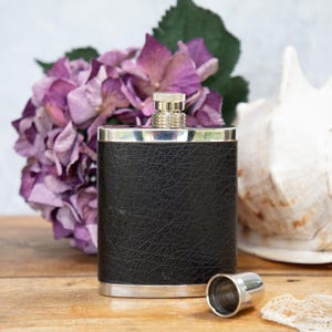 Black Leather Hip Flask. Stirrup Nip Cup. Screw Top. Stainless Steel. Outdoor Event. Races. 210ml. Vintage C1990s