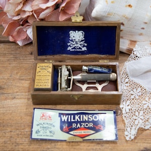 Wilkinson Razor Empire Model. Good Condition. Razor. Strop. Instructions. Wooden Box. C1930 - 1952