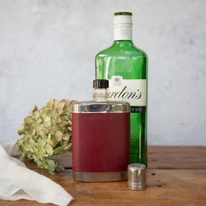 Leather Bound Glass Hip Flask. Maroon Red. Stainless Steel. Stirrup Nip Cup. Screw Top. Outdoor Event. Races. Gift. 200ml Vintage C1960s
